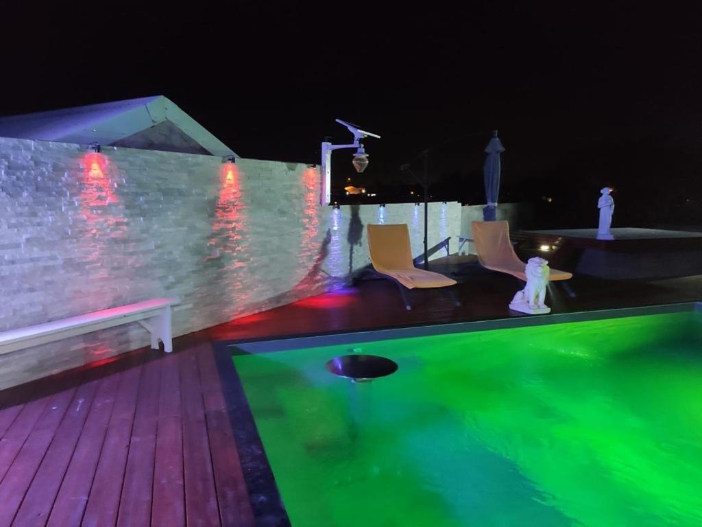 Zannanna F1 De Charme Tout Equipe Le Moule Avec Piscine エクステリア 写真