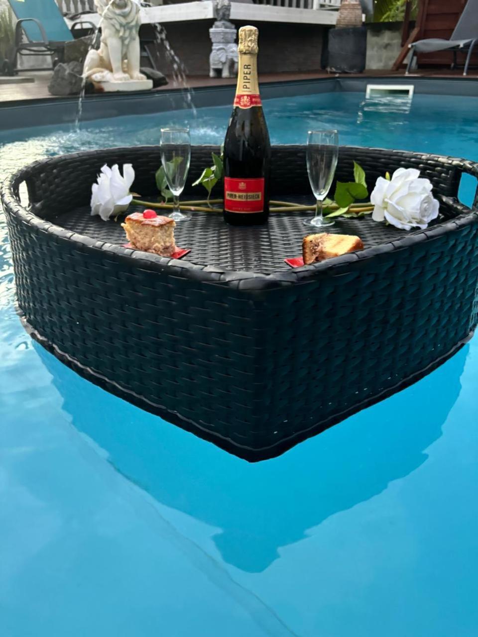 Zannanna F1 De Charme Tout Equipe Le Moule Avec Piscine エクステリア 写真